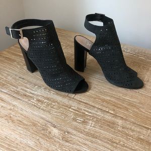 Vince Camuto Cutout Open Tow Heel - Black